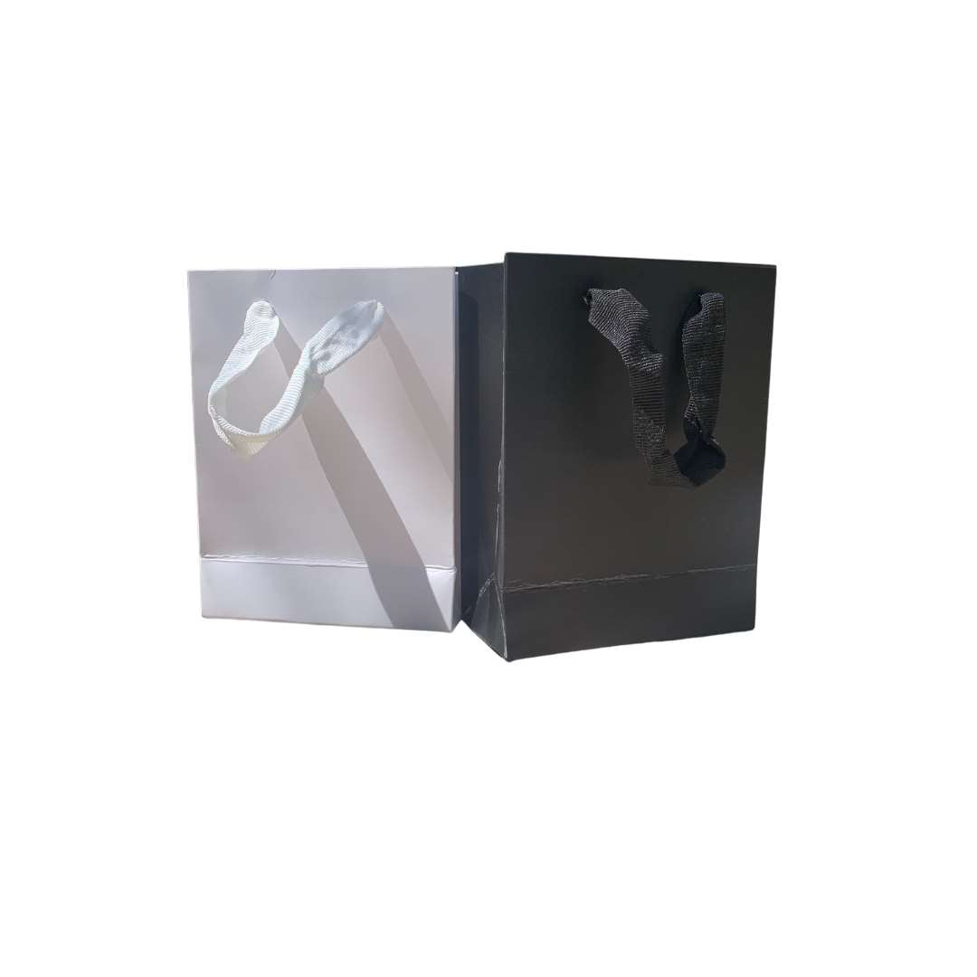 Pack 100 Bolsas Couché 13x17x6 cm Blanca o Negra